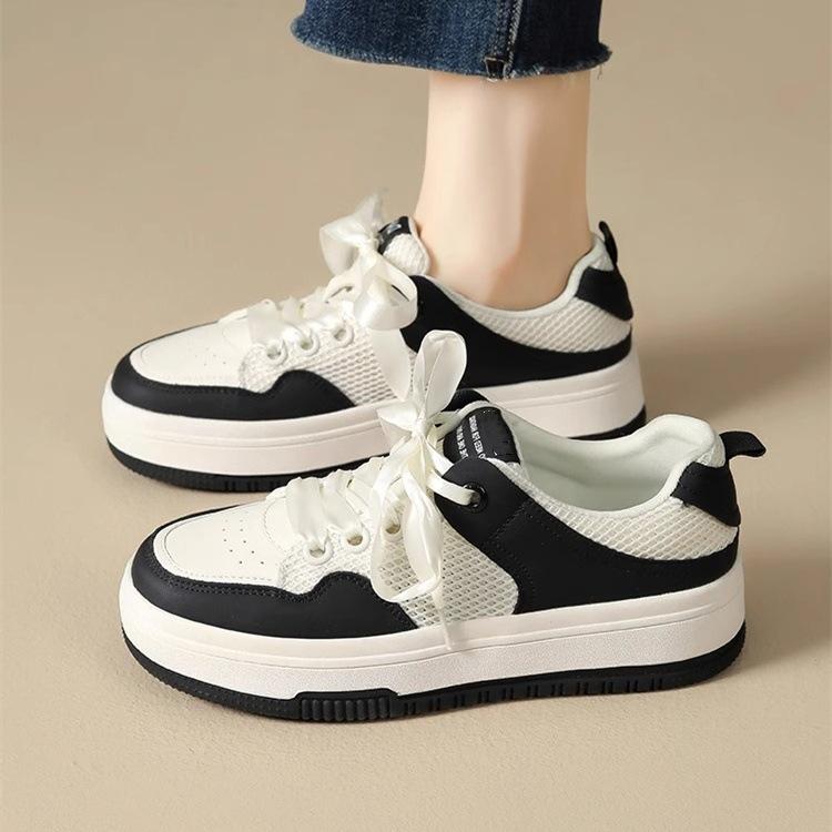 Korean version breathable board shoes women's shoes autumn 2025 new little white shoes soft sole breathable thick sole versatile casual sports shoes