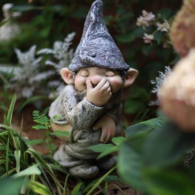 13cm/5.1Inch Funny Pooping Gnome Statue Naughty Resin Naked Miniature Dwarf Figurine Home Garden Lawn Decor