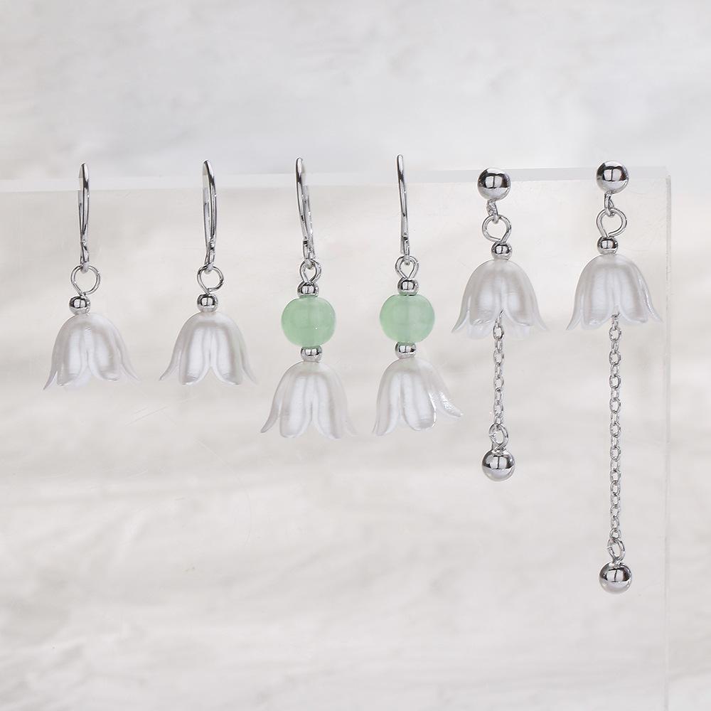 Original Design Gefühl Maiglöckchen Blume Ohr Haken Retro Tee Temperament Blume Fringe Asymmetrische Hetian Jade Ohrringe