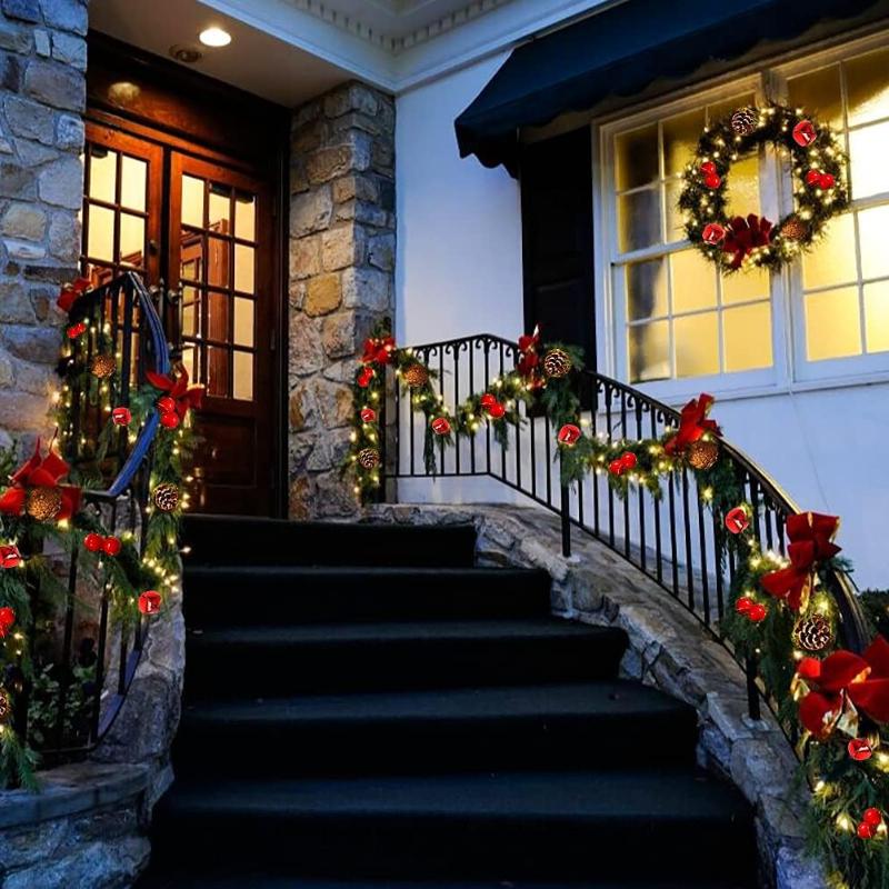 Weihnachtsgirlande mit Lichtern, Kiefernzapfen Lichterkette mit roten Beeren Glocken Nadeln, 20 LED Batteriebetrieben Vorbeleuchtete Girlande