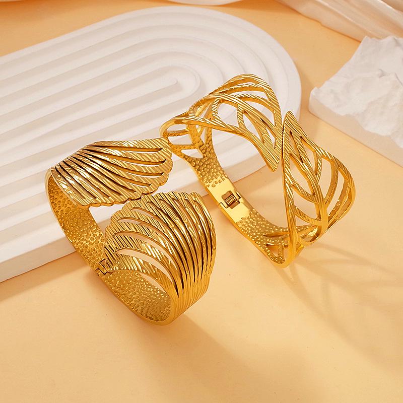 Gold Plated Leaf Cuff Bracelet: European & American Style, Personalized, Fashionable, Versatile Jewelry for Women, Light Luxury, Wide Open Design.