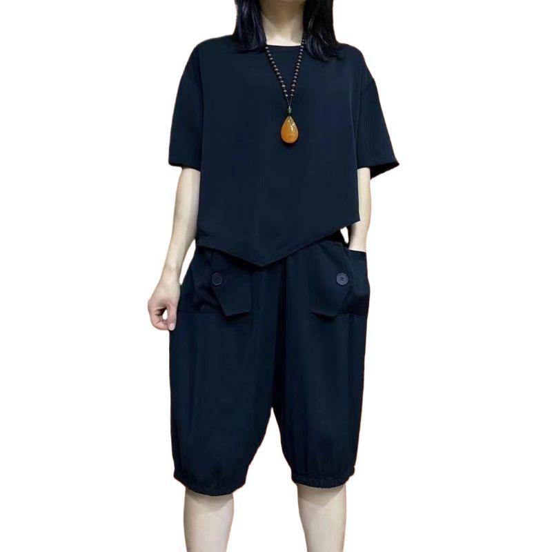 Chic Women's Plus Size Summer Two-Piece Set: Loose Short Sleeve T-shirt and Capris.