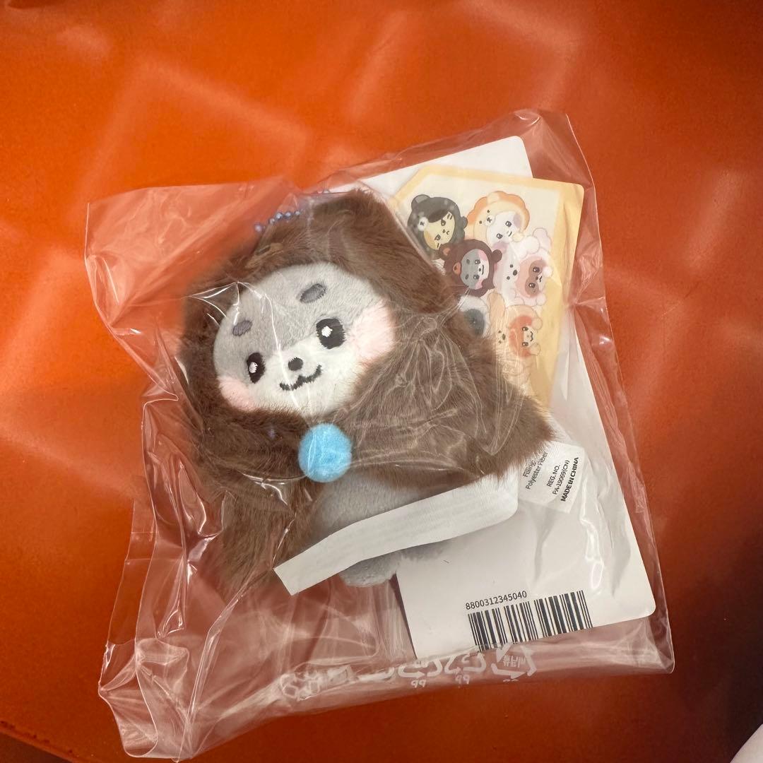 

[USED] Only one zeroni fluffy key ring