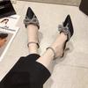 Damen Mode Sandalen Spitz zulaufend Kristall Knöchelriemen Hohe Hacken Sandalen Schwarze Schleife Seltsamer Stil Damenschuhe Tacones Mujer