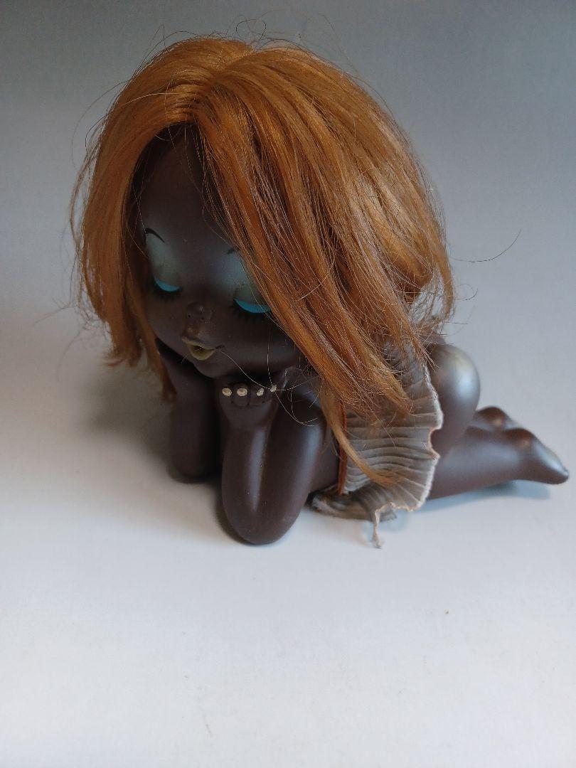 

[Б/У] Мягкий винил Кукла девочка в стиле ретро Сёва черный черный блонд