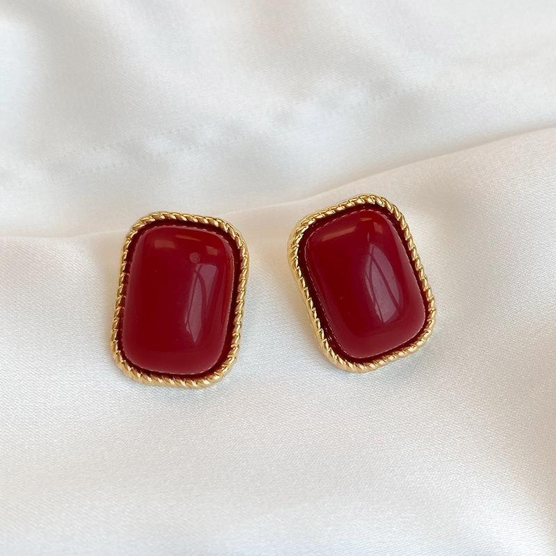 2026 New Retro Enamel Wine Red Metal Stud Earrings for Women Fashion Geometric Earrings Elegant Wedding Jewelry Accessories