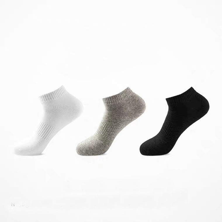Unisex Comfortable Casual Breathable Cotton Short Socks New Summer No Show Breathable Knitted Socks for Male Black and White