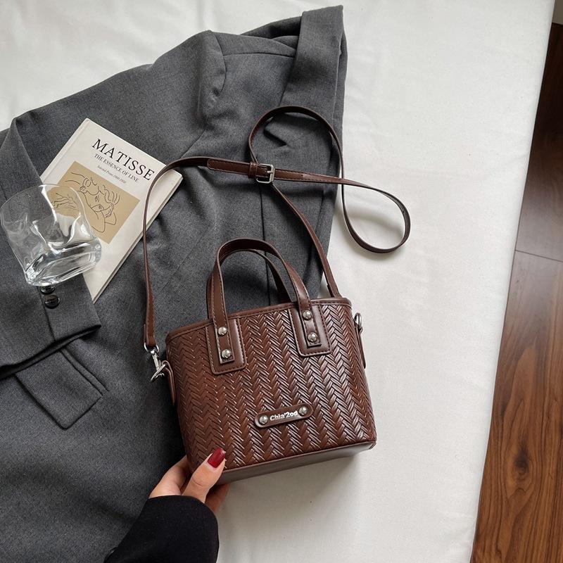 This Year's Popular Bag Women's 2025 New Autumn and Winter Retro Niche Design Messenger Bag Korean Version Bucket Bag