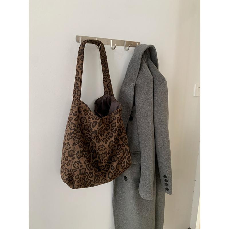 

Autumn and winter suede leopard print bag women s new trendy fashion versatile retro casual commuting shoulder tote bag