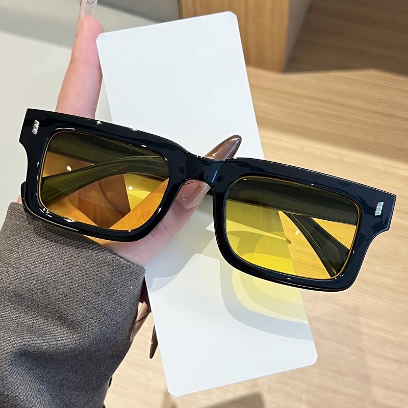 2026 Nuevas Gafas de Sol de Moda Metálicas Cuadradas Pequeñas con Clavos de Arroz para Mujer