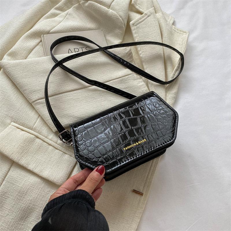 Popular Niche Creative Fashion Styling Crocodile Pattern Glossy Shoulder Messenger Bag Women's 2025 Autumn New Small Square Bag
