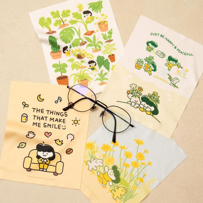 

4 types of glasses cleaners A walk along the yellow flower path with friends