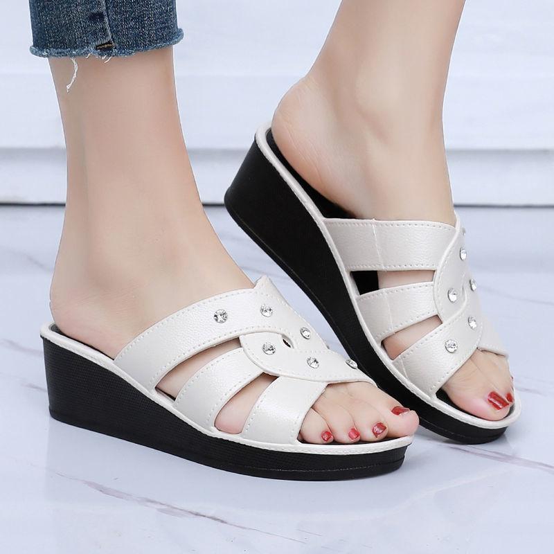 Papuci de damă cu toc înalt Îmbrăcăminte exterioară de vară Fund gros pentru casă Papuci de casă anti-alunecare Pantofi de vară pentru mamă Cu fund moale Toc cu pană Sandale cool cu ​​strasuri