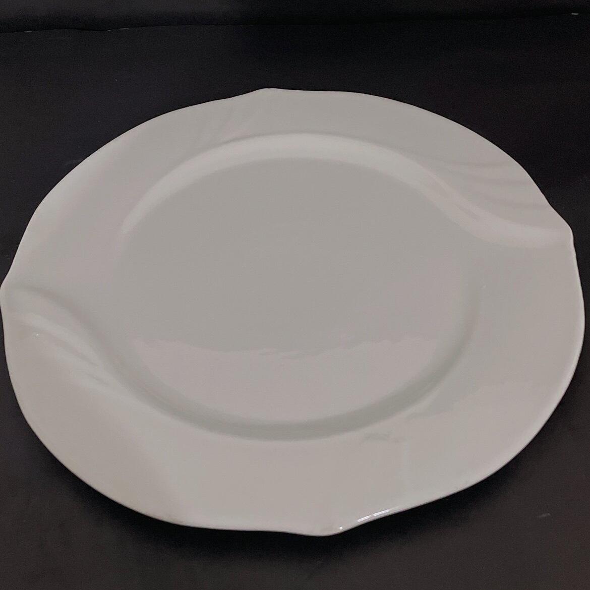 Retro Italian Ceramic Plate: Pure White, Especially Beautiful for Western Cuisine 10-inch Leaf Plate