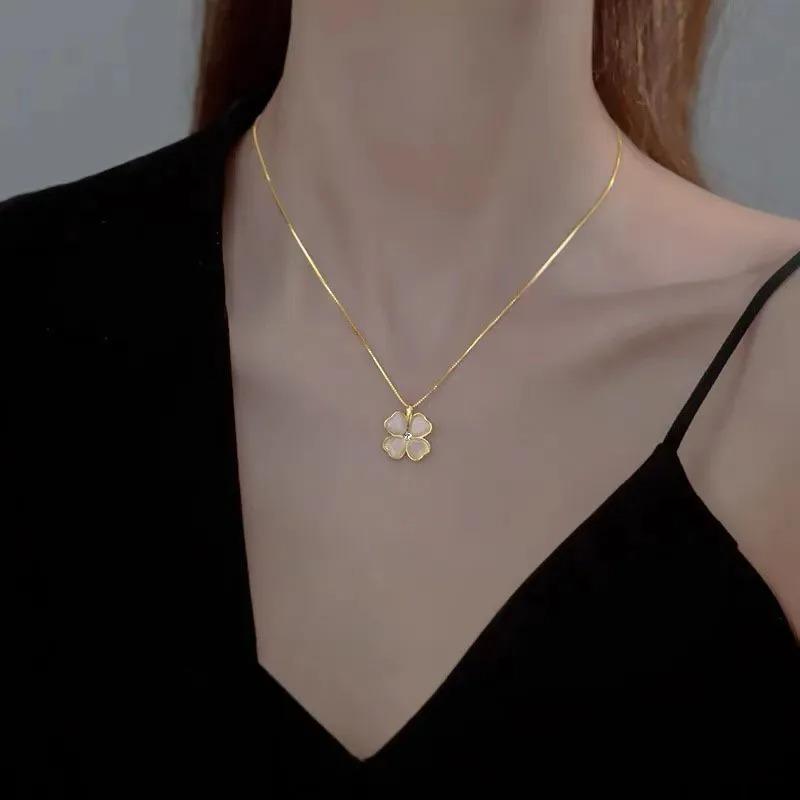Exquisite Love Stainless Steel Beautiful Flower Necklace Fashion Classic Geometric Niche Light Luxury Clavicle Chain Girls Gift