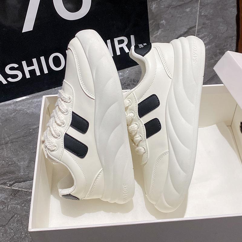 

Маленькая белая обувь детская осенняя новинка - это универсальная спортивная обувь для отдыха студенток, уличная съемка 40