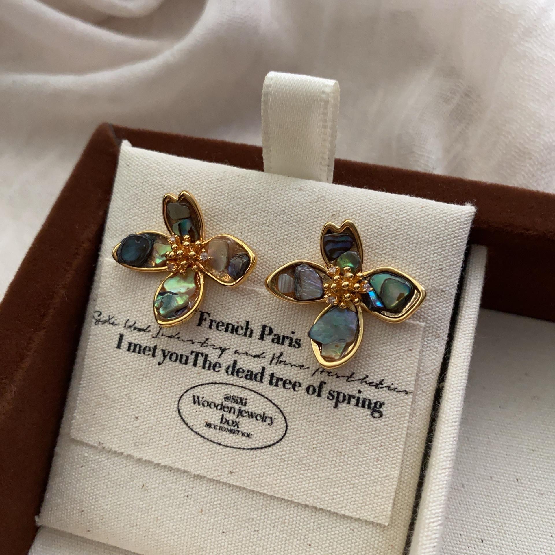 Natural color shell blue flower stud earrings French retro niche design earrings elegant temperament light luxury earrings women