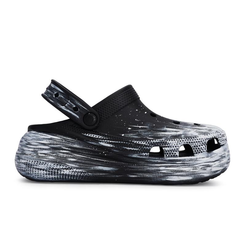Crocs Classic clog REGO Hot Dog Hurricane Wraith Spray Paint Erase Detachable Accessories Hole Shoes Unisex Black & White