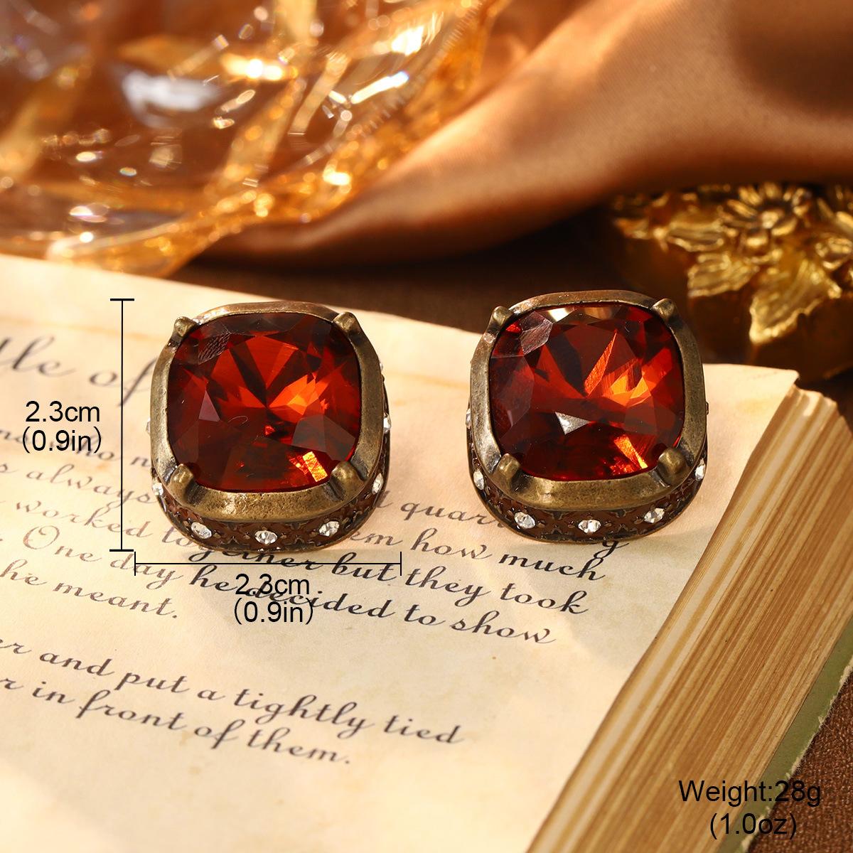 

Vintage Floral Geometric Medieval Niche Silver Needle Earrings Premium Personality Color Retention Earrings Pearl European and American