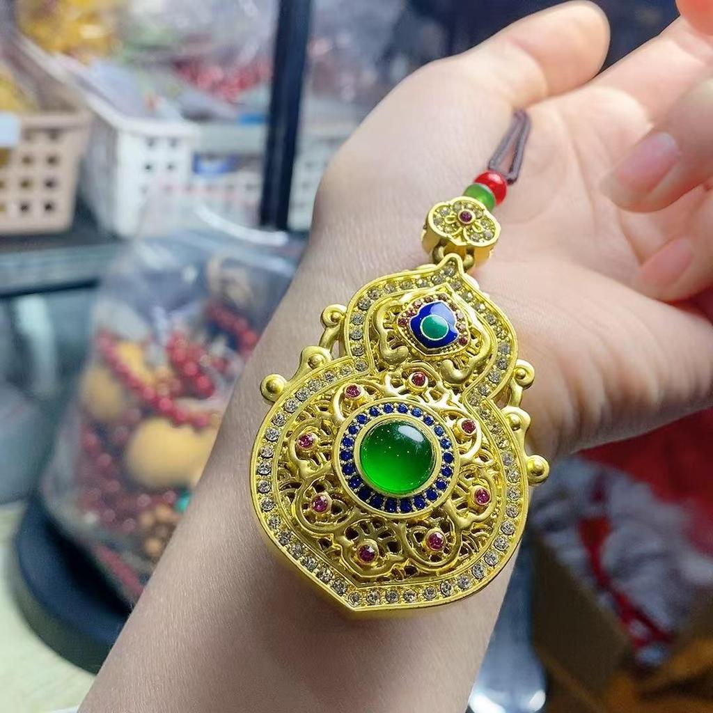 Elegant Double-Sided Gourd Pendant Necklace for Women