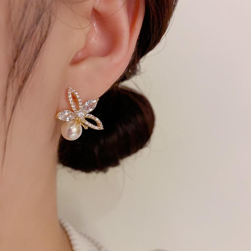 2026 Sweet and Fashionable Mapei Pearl Zircon Flower Stud Earrings S925 Silver Needle Temperament Versatile Exquisite Niche Earrings