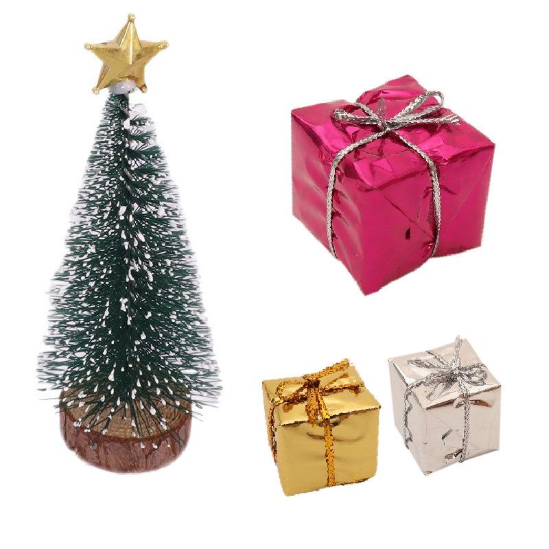 Christmas decorations are really mini Christmas tree tabletop atmosphere ornaments dipped in white cedar pine needles Christmas tree