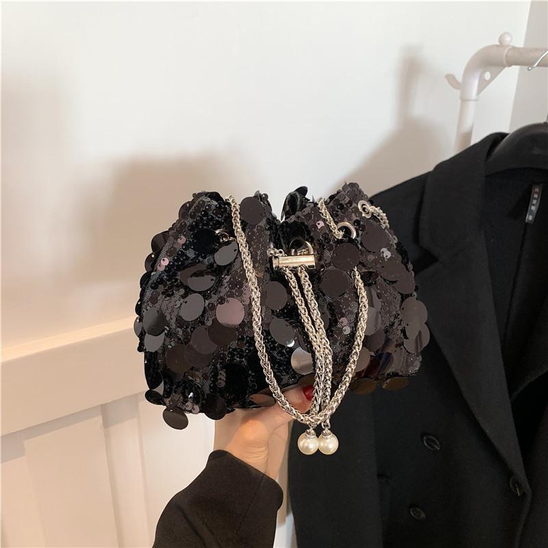 Блестящая сумка-ведро с бахромой и пайетками, вечерняя уличная мода, из ПУ, 2024, новая, трендовая, шикарная, на шнурке, большой вместимости, стильная сумочка чёрный