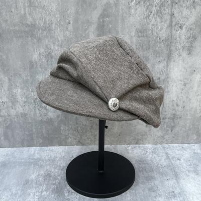 Kopfbedeckungen – Barette & Caps