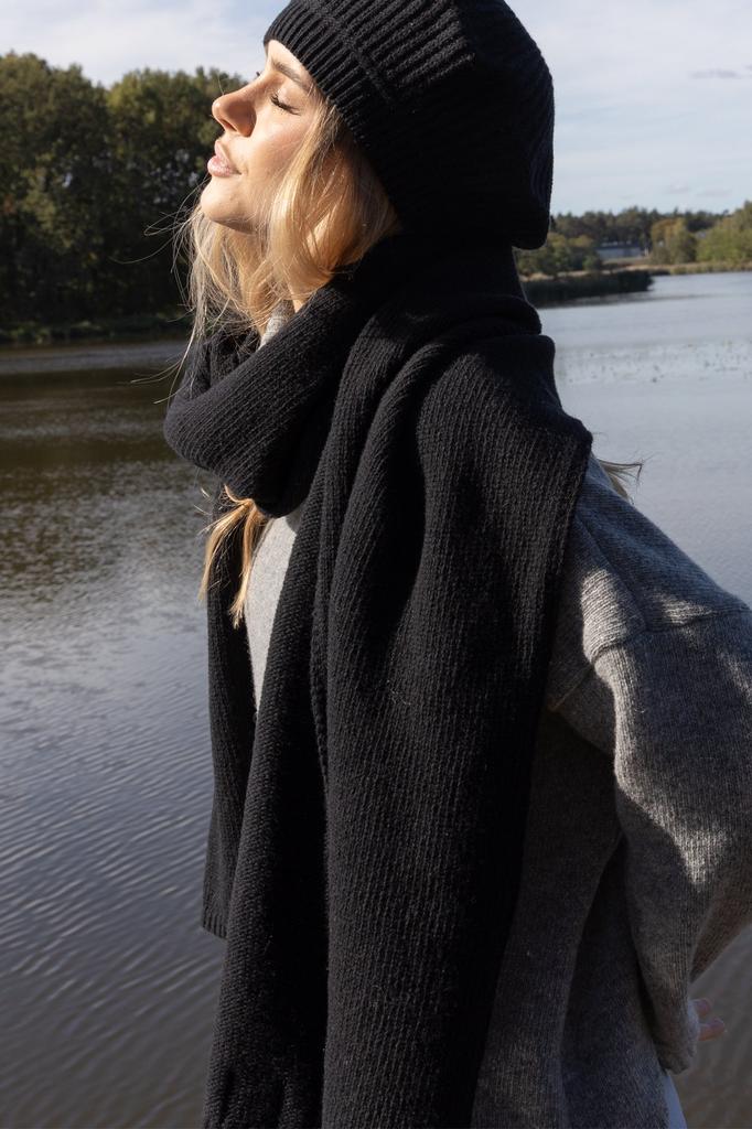 Black woolen scarf
