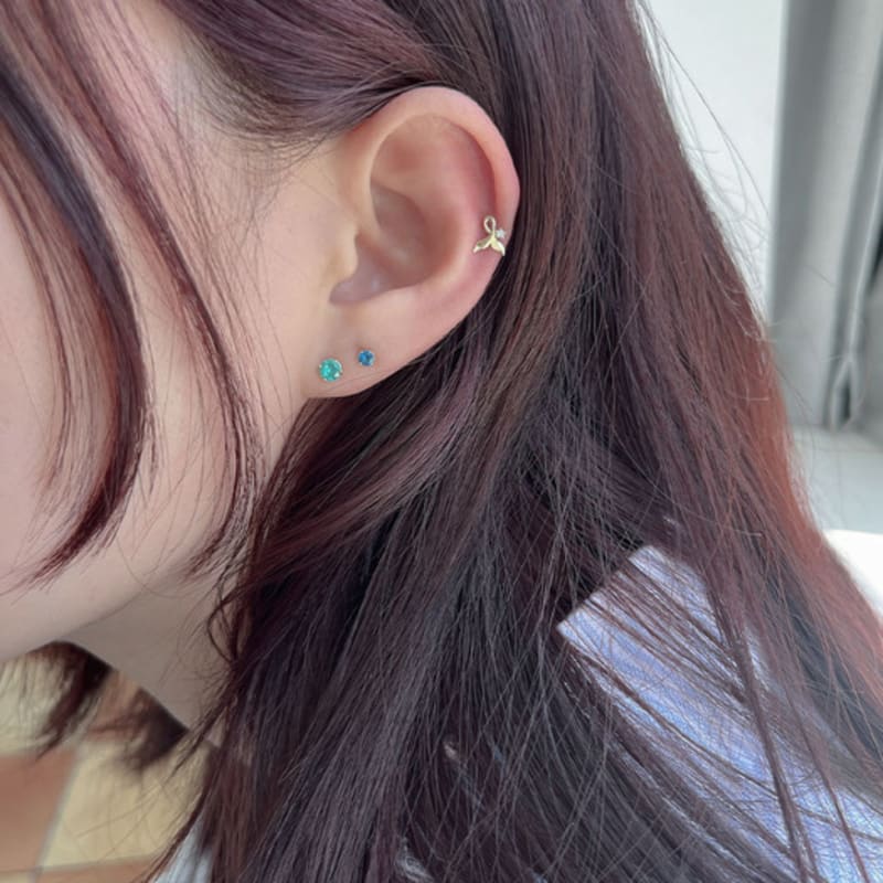 youngglow 14k whale tail cubic piercing