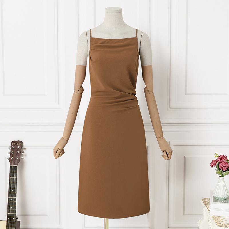 

Летнее сплошное цветное женское платье миди без рукавов