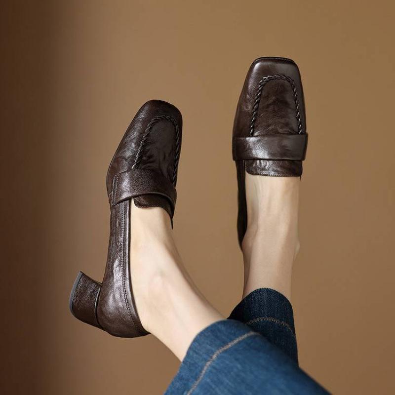 Neue, dicksohlige, eckige High Heels in großen Größen für Damen, Sohle aus Rindersehnen, bequeme, lässige und modische Schuhe aus Lammleder.