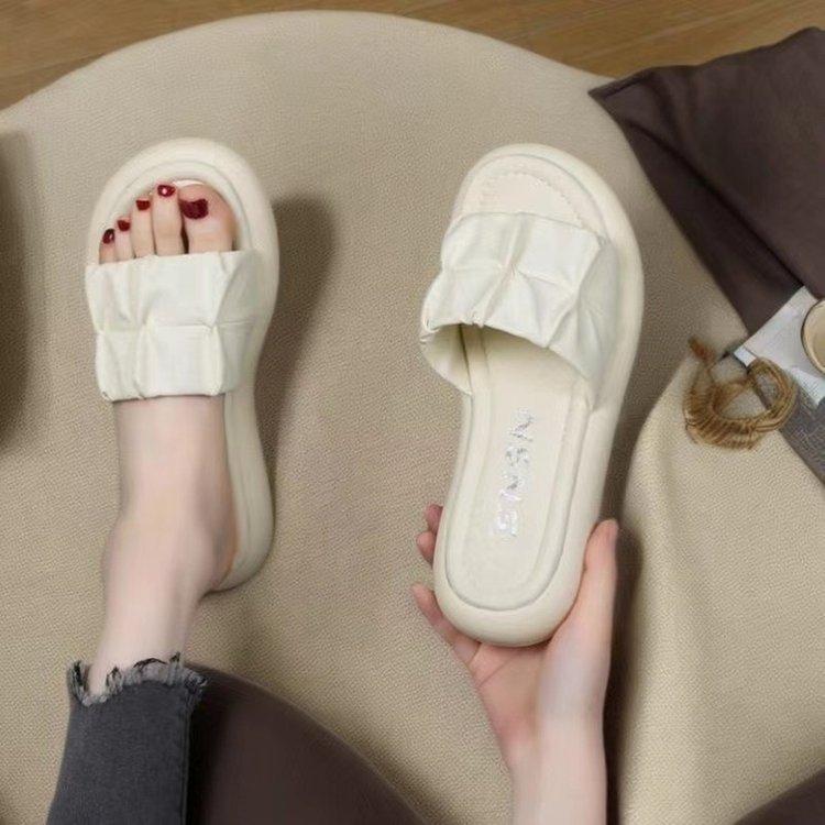 

Popular Internet celebrity versatile beach slippers women wear 2025 summer new cool slippers lightweight fashion Roman sandals 40