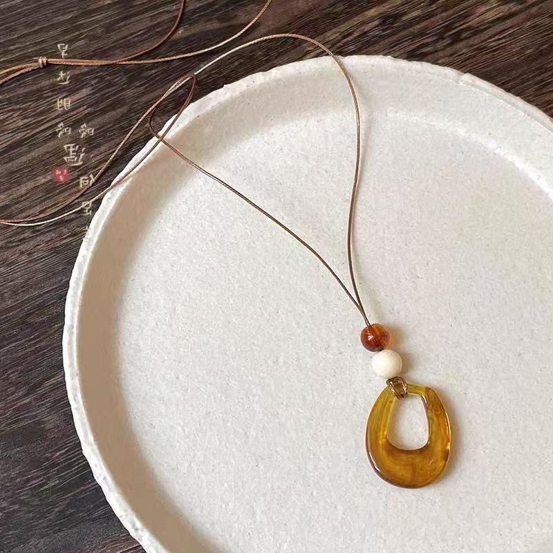 Large cream circle resin necklace women's retro long design neck chain niche accessories