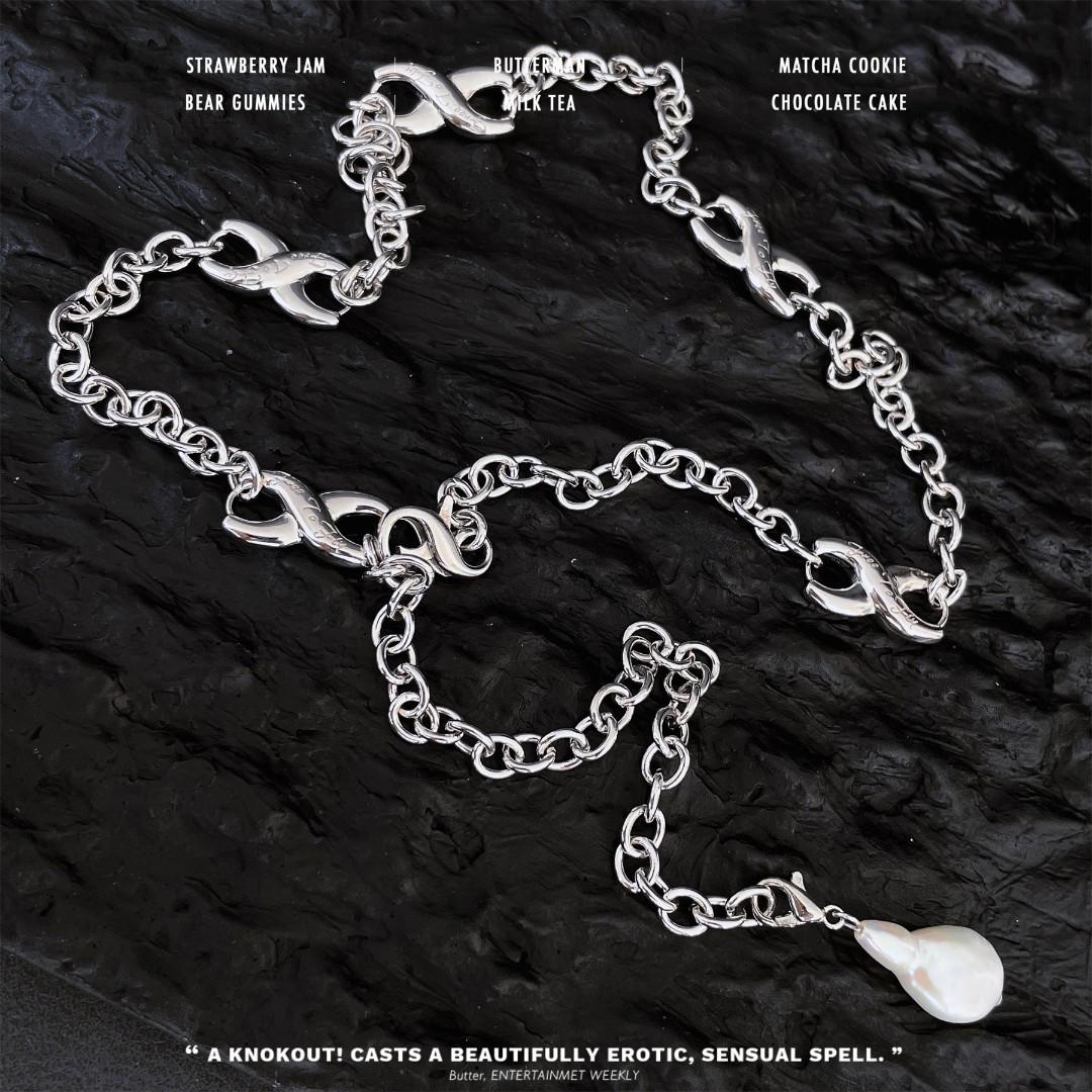 

Ожерелье-цепочка с жемчугом в стиле барокко и буквами из 8 слов