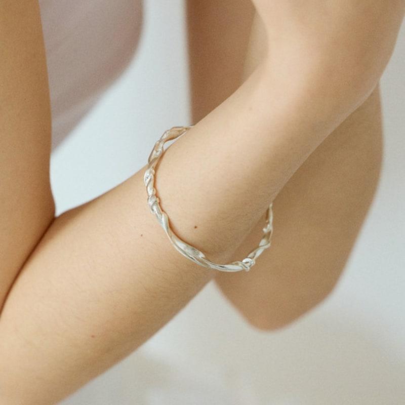 

synesthetic pcs Entwine bangle FREE