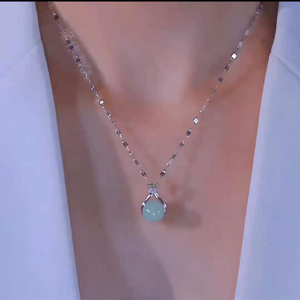 2025 Elegant Green Fortune Bag Pendant Necklace: Women's Versatile Luxury Jewelry