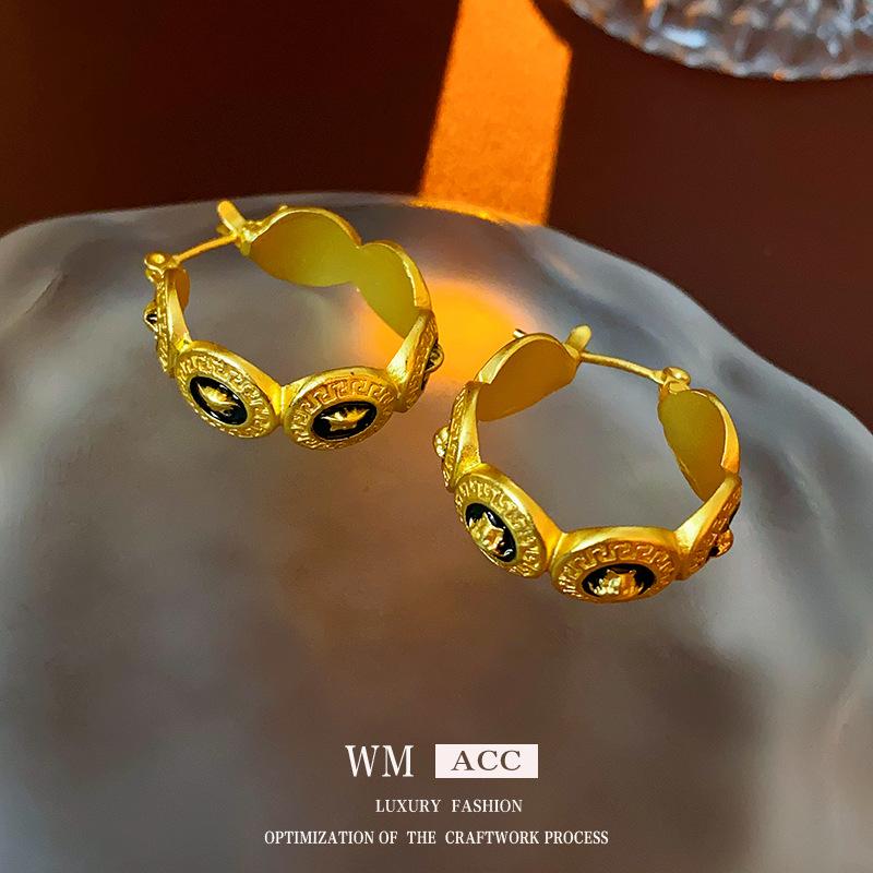 

Винтажные серьги с металлическими ветровыми серьгами в форме буквы С, модные и универсальные серьги, легкая роскошь и универсальность золотой