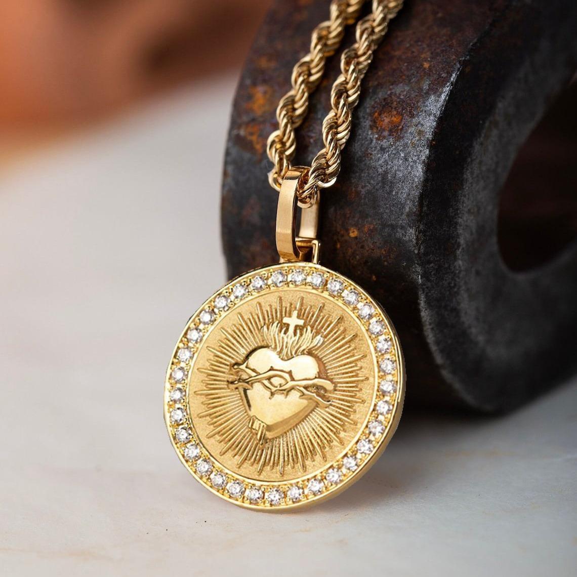 Elegant Gold Color Sacred Heart Pendant for Women Men Flaming Sacred Heart Jesus Cross Necklace With Rhinestones CZ Necklace 50cm
