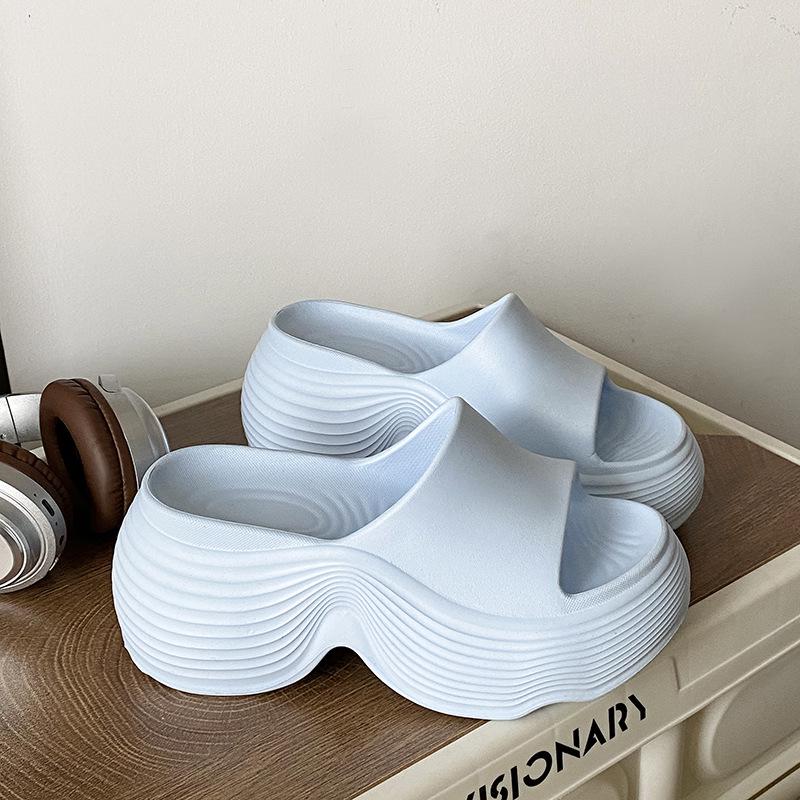 

2026 Women s EVA Thick-Soled Wavy Slippers, Stylish Outdoor Non-Slip, Height-Boosting, Single Strap, Trendy Summer Sandals 36-37 дитини синього кольору