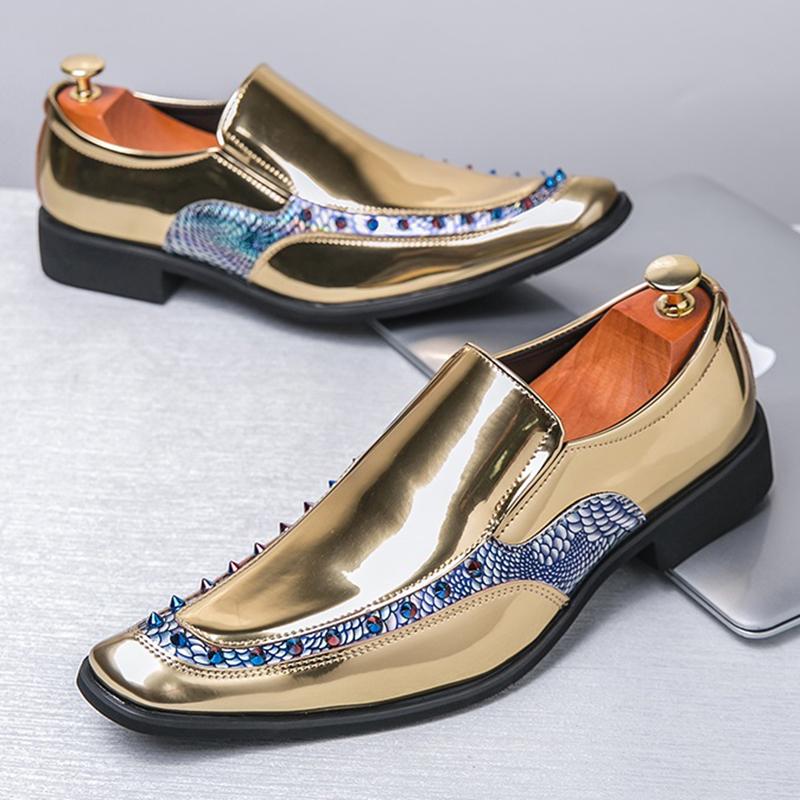 Luxury Brand Designer Fashion Men Gold Black Rivet Slip On Casual Shoes Formal Wedding Dress Homecoming Footwear Zapatos Hombre