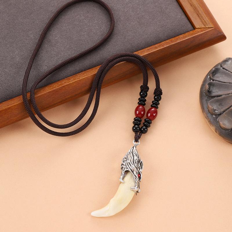 Retro woven dog tooth necklace men's and women's long niche personalized wolf tooth pendant pendant sweater chain accessories