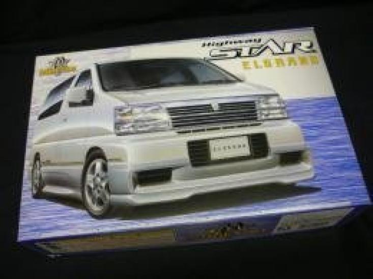 

Aoshima Bunka Kyozaisha Minivan Elgrand Highway Star model 1/24 No.03 Mid-term