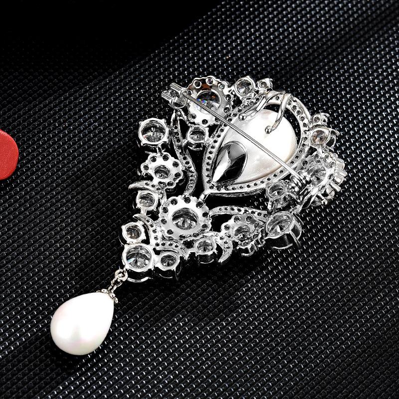 Women's Light Luxury Fashion Elegant Imitation Pearl Long Brooch Unique Design Versatile Daily Accessories