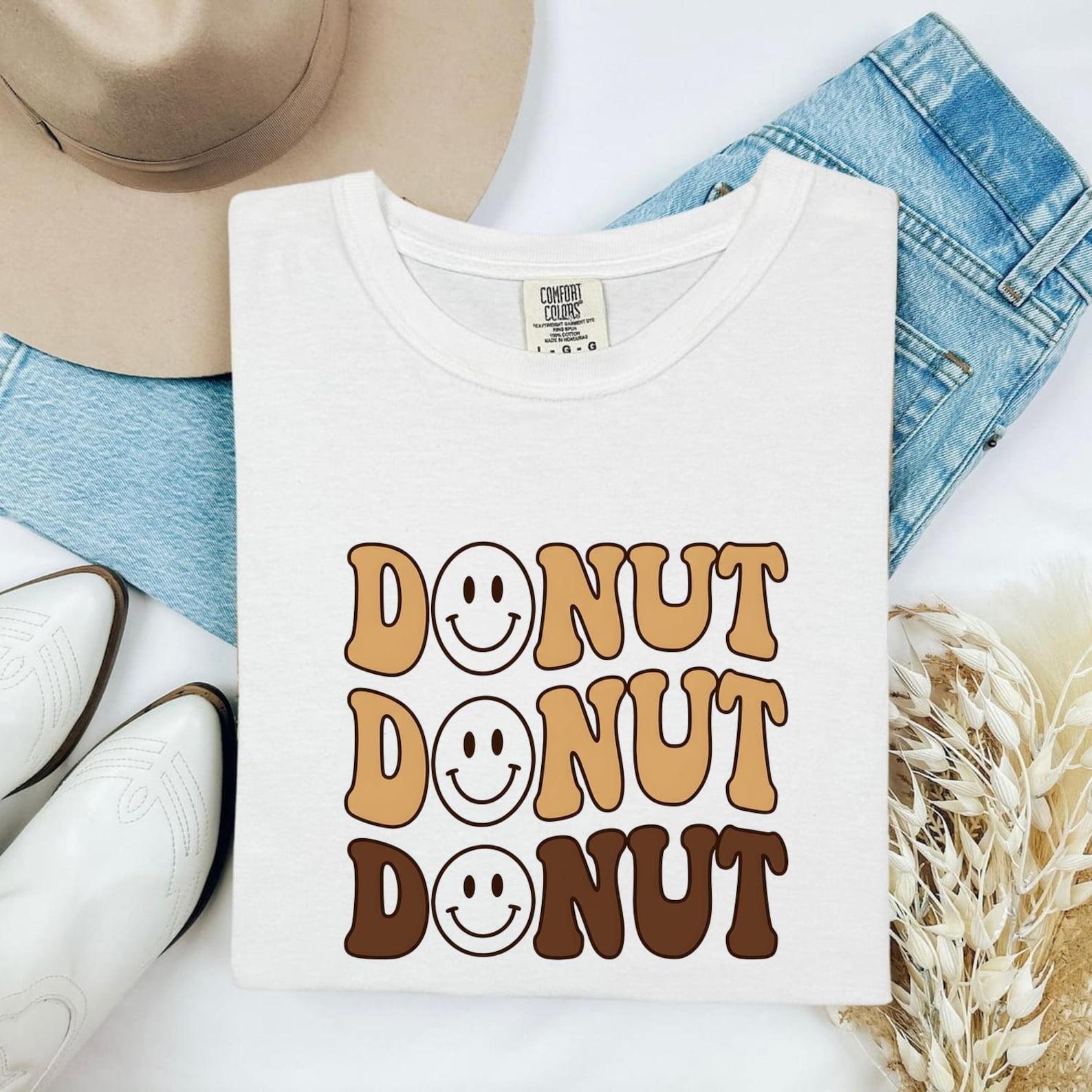 Pastry Smiley Face Shirt Desserts Morning Gift Women Cartoon Tee Muffin T-Shirt Sweets Fan Cute Tshirt Breakfast Graphic Classic Grin Tshirt 4XL