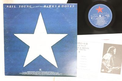 LP Record NEIL YOUNG  Hawks  Doves P10917R REPRISE 1980 Japan Rock Used