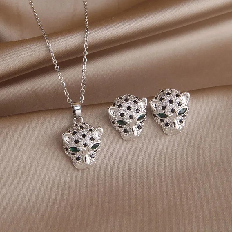 Neue Sight Luxus Zirkonia Leopard Ohrstecker für Damen Kristall Tier Anhänger Halsketten Offene Ringe Mode Schmuckset