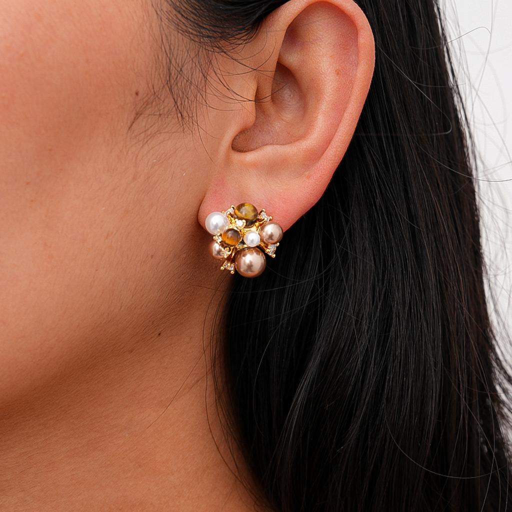 Náušnice s tygřím okem, zirkony a květem z imitace perel na stříbrné jehličce, Maillard podzimní a zimní retro náušnice.