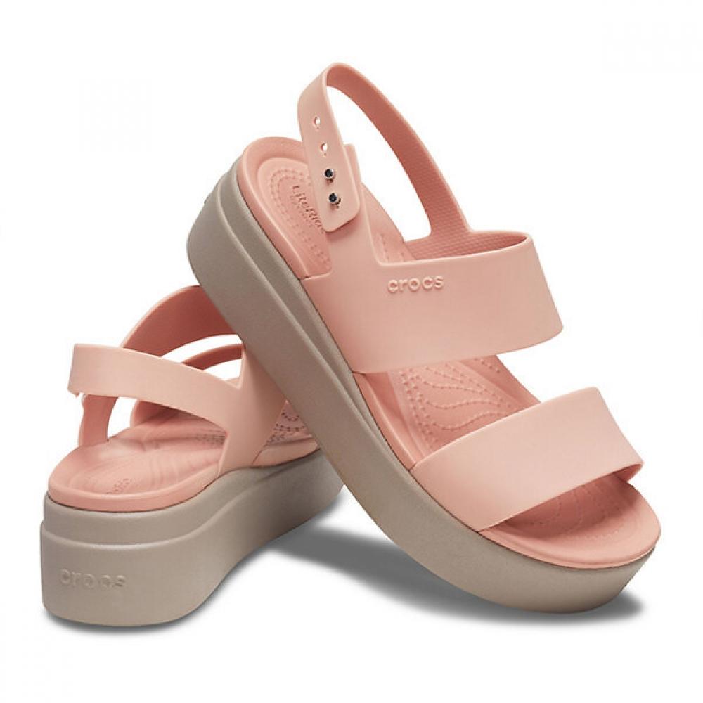

Сандалии-тапочки Crocs Tqj 206453 6rt Brooklyn Low Wedge Pale Brush 250
