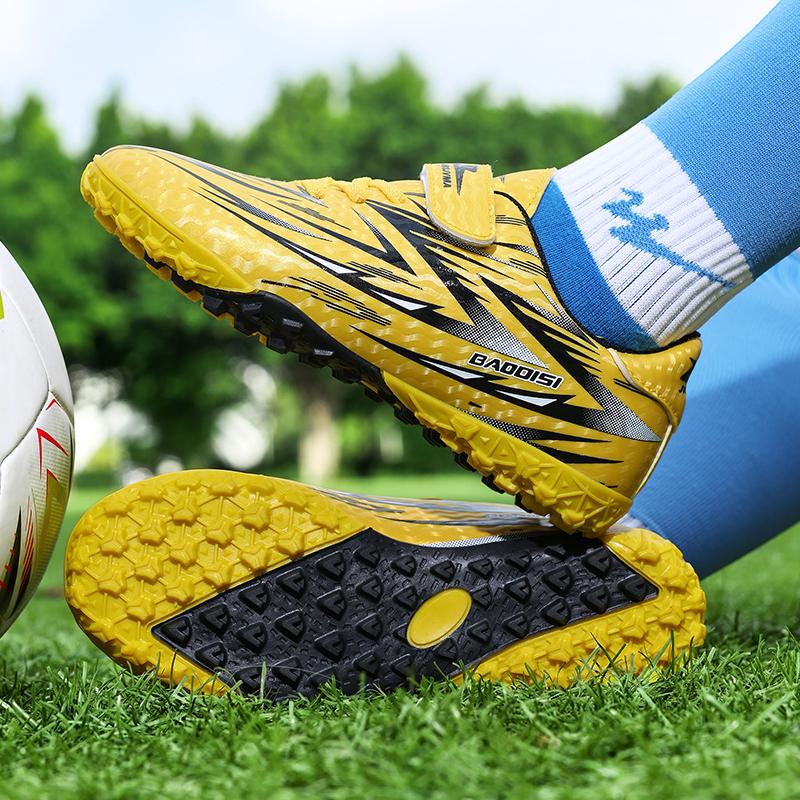 Gutter/Barn Gummi Sklisikre Korte Pigger Borrelås Snøring Kunstgress Fotballsko for Gutter